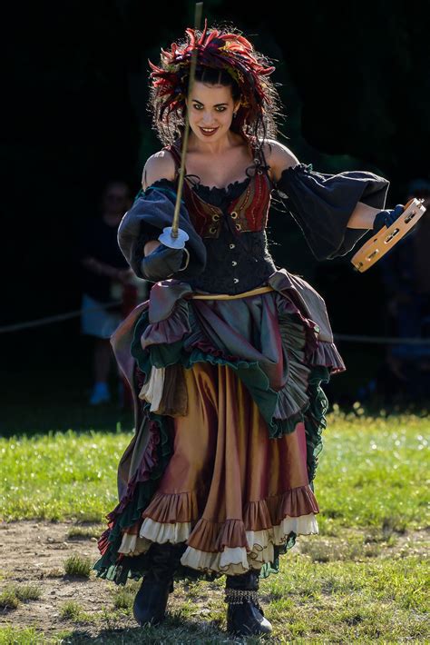 renaissance faire costumes for women.